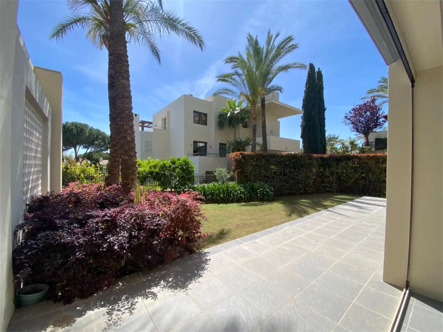 Piso en venta en Urbanización Balcones de Sierra Blanca, 8, Sierra Blanca Vista exterior de Piso en venta en Marbella con Aire acondicionado, Calefacción y Jardín privado