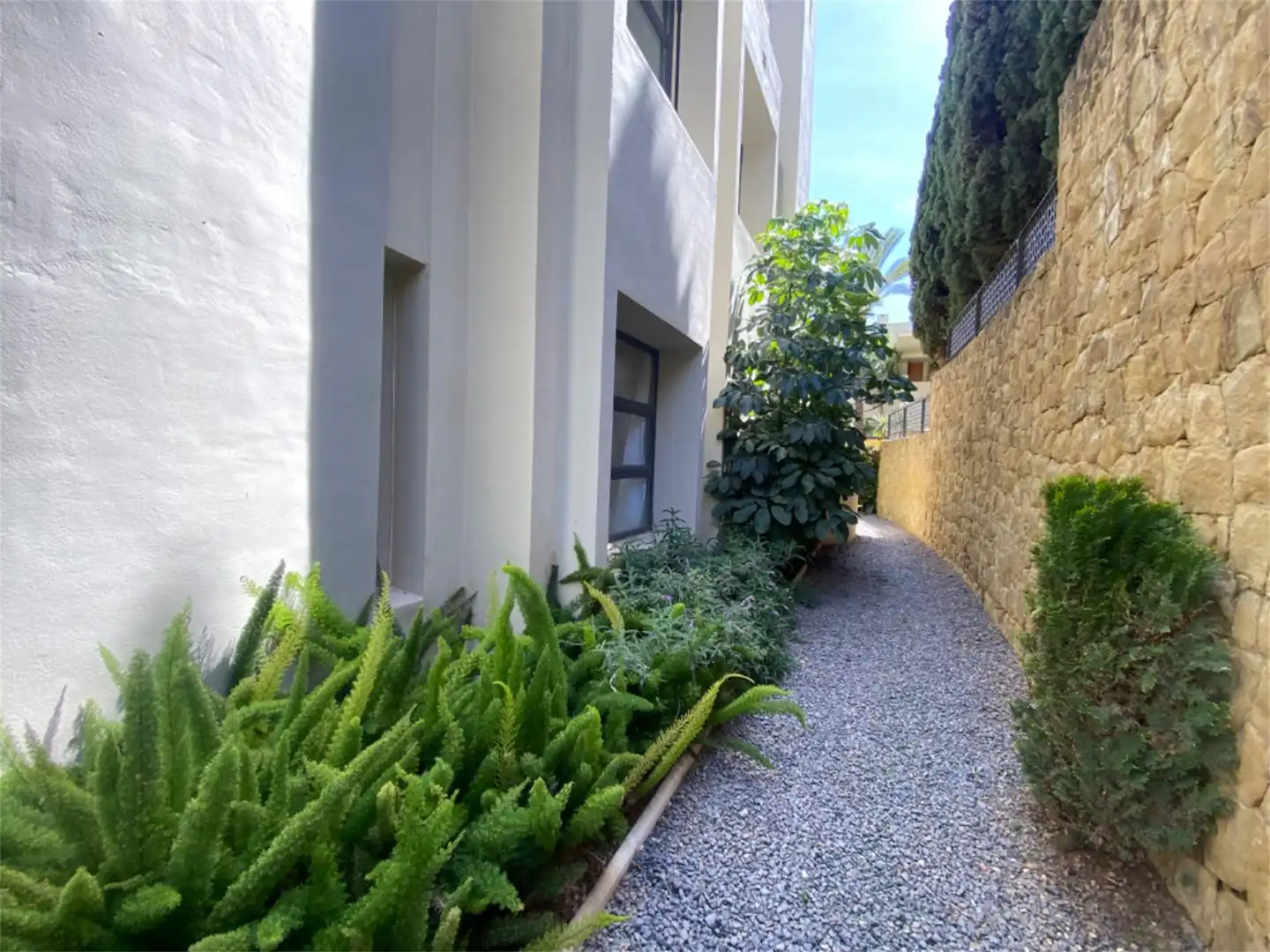 Piso en venta en Urbanización Balcones de Sierra Blanca, 8, Sierra Blanca Vista exterior de Piso en venta en Marbella con Aire acondicionado, Calefacción y Jardín privado
