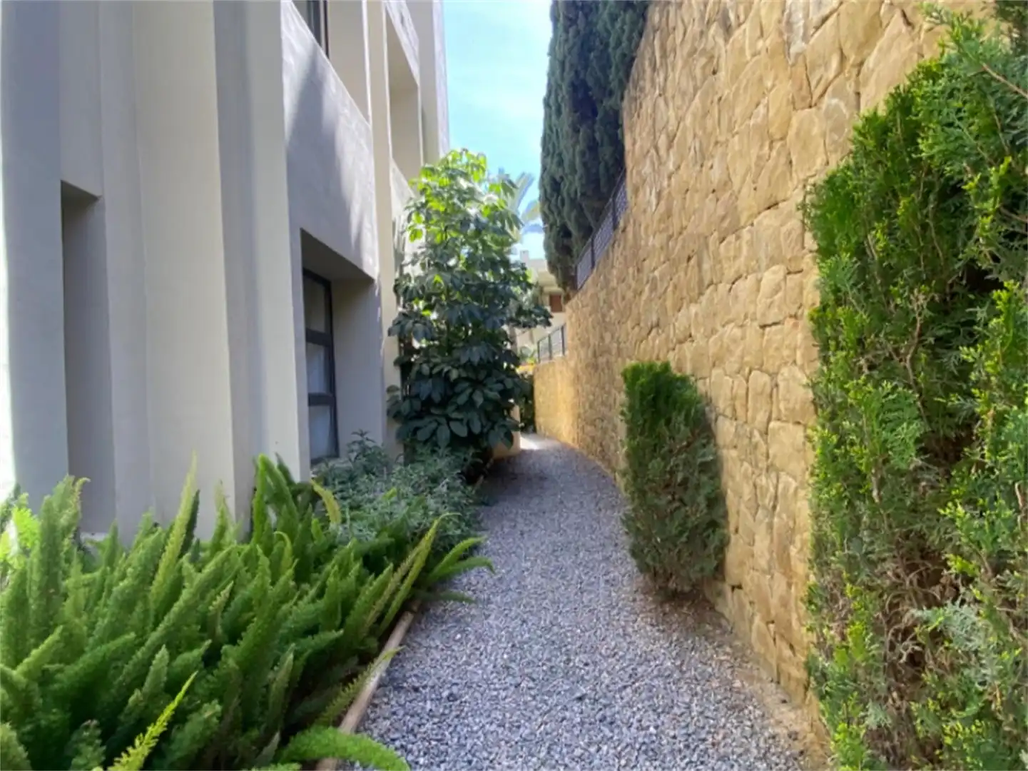 Piso en venta en Urbanización Balcones de Sierra Blanca, 8, Sierra Blanca Vista exterior de Piso en venta en Marbella con Aire acondicionado, Calefacción y Jardín privado