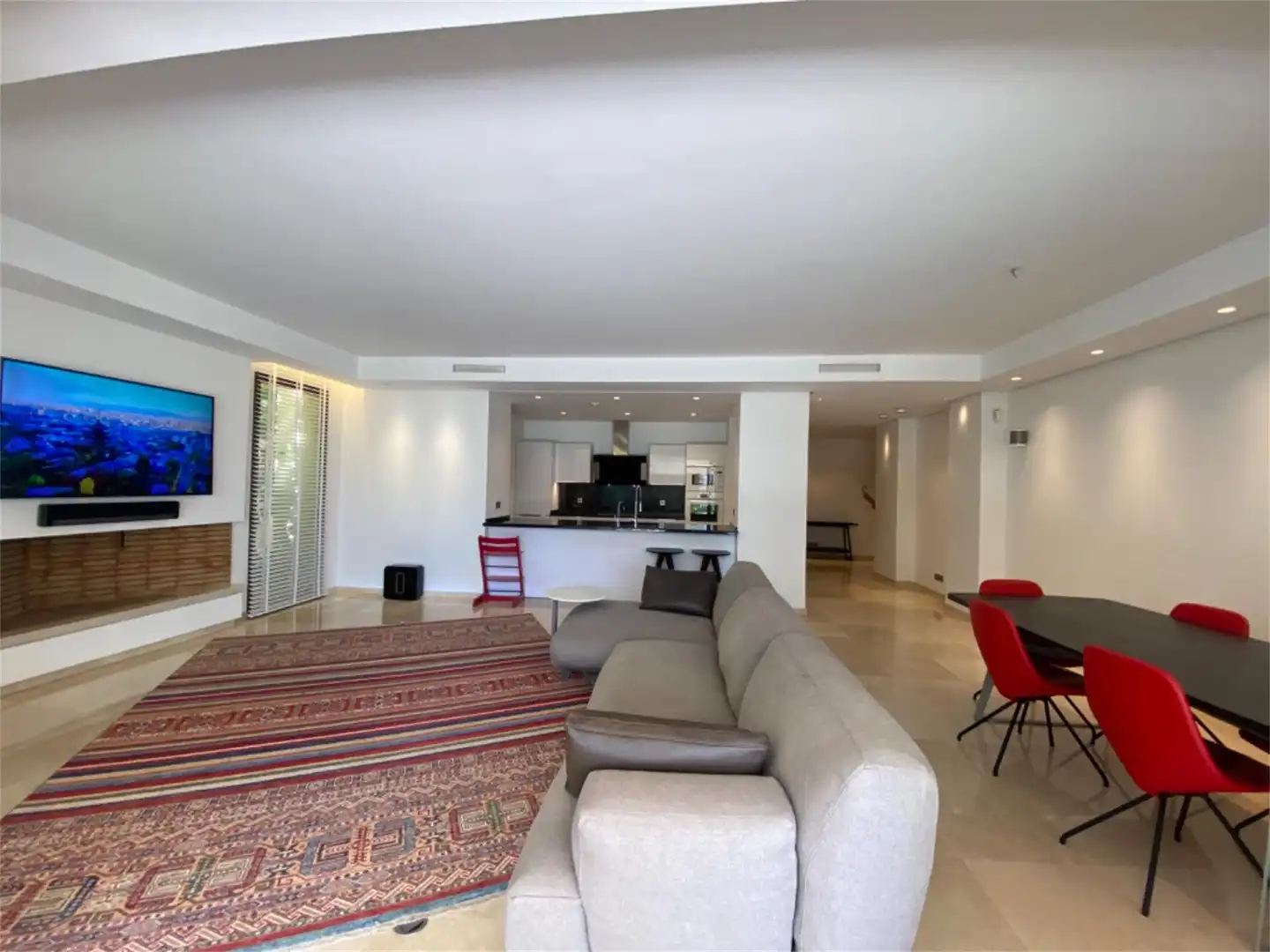 Piso en venta en Urbanización Balcones de Sierra Blanca, 8, Sierra Blanca Sala de estar de Piso en venta en Marbella con Aire acondicionado, Calefacción y Jardín privado