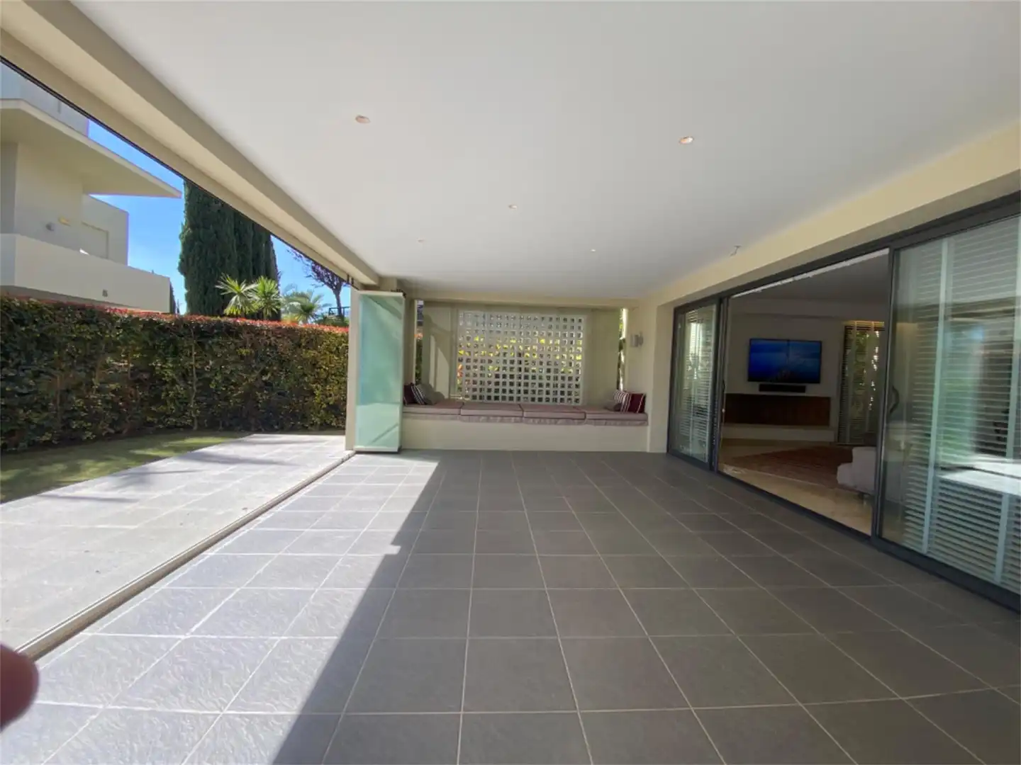 Piso en venta en Urbanización Balcones de Sierra Blanca, 8, Sierra Blanca Terraza de Piso en venta en Marbella con Aire acondicionado, Calefacción y Jardín privado