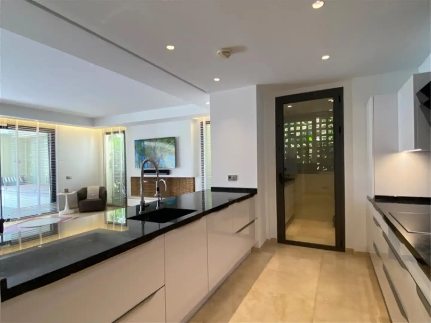 Piso en venta en Urbanización Balcones de Sierra Blanca, 8, Sierra Blanca Cocina de Piso en venta en Marbella con Aire acondicionado, Calefacción y Jardín privado