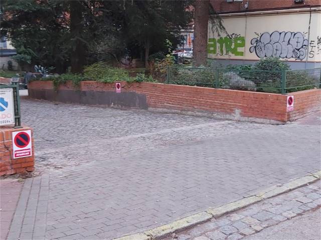 Garaje en Alquiler en Calle de Villavaliente, 4 en Lucero