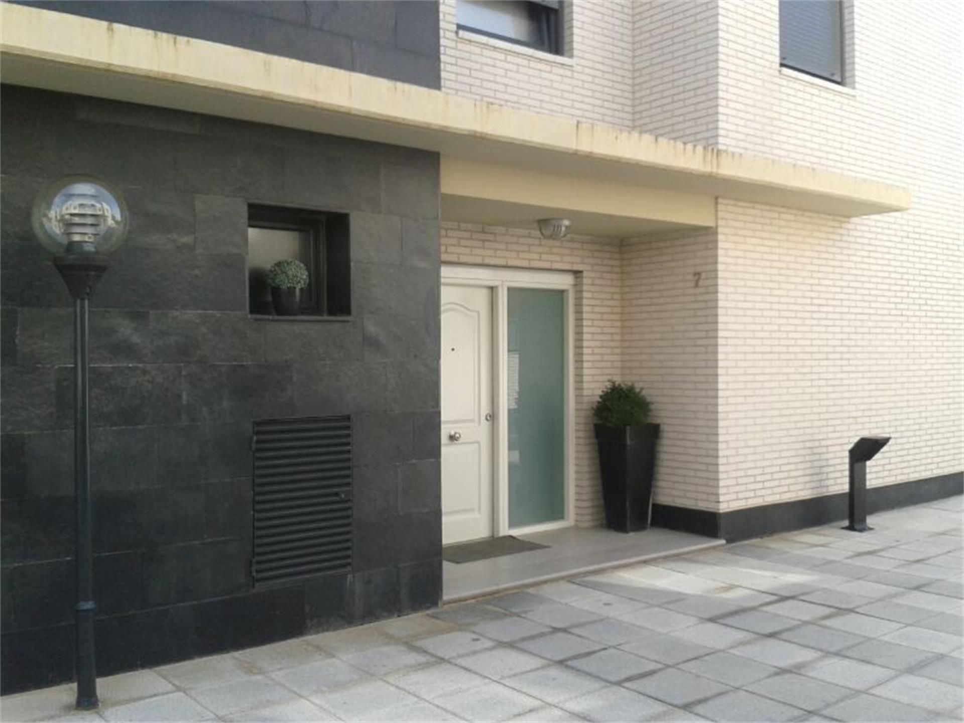 Exterior view of Single-family semi-detached for sale in  Zaragoza Capital  with Air Conditioner, Heating and Private garden