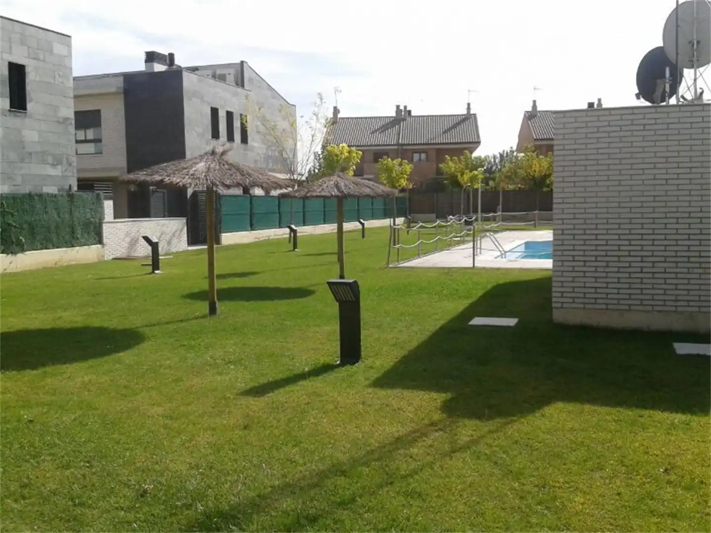 Detached homes for sale in Calle J. Sebastián Bach, 7, Rosales del Canal Swimming pool of Detached homes for sale in Zaragoza with Air Conditioner, Heating and Private garden
