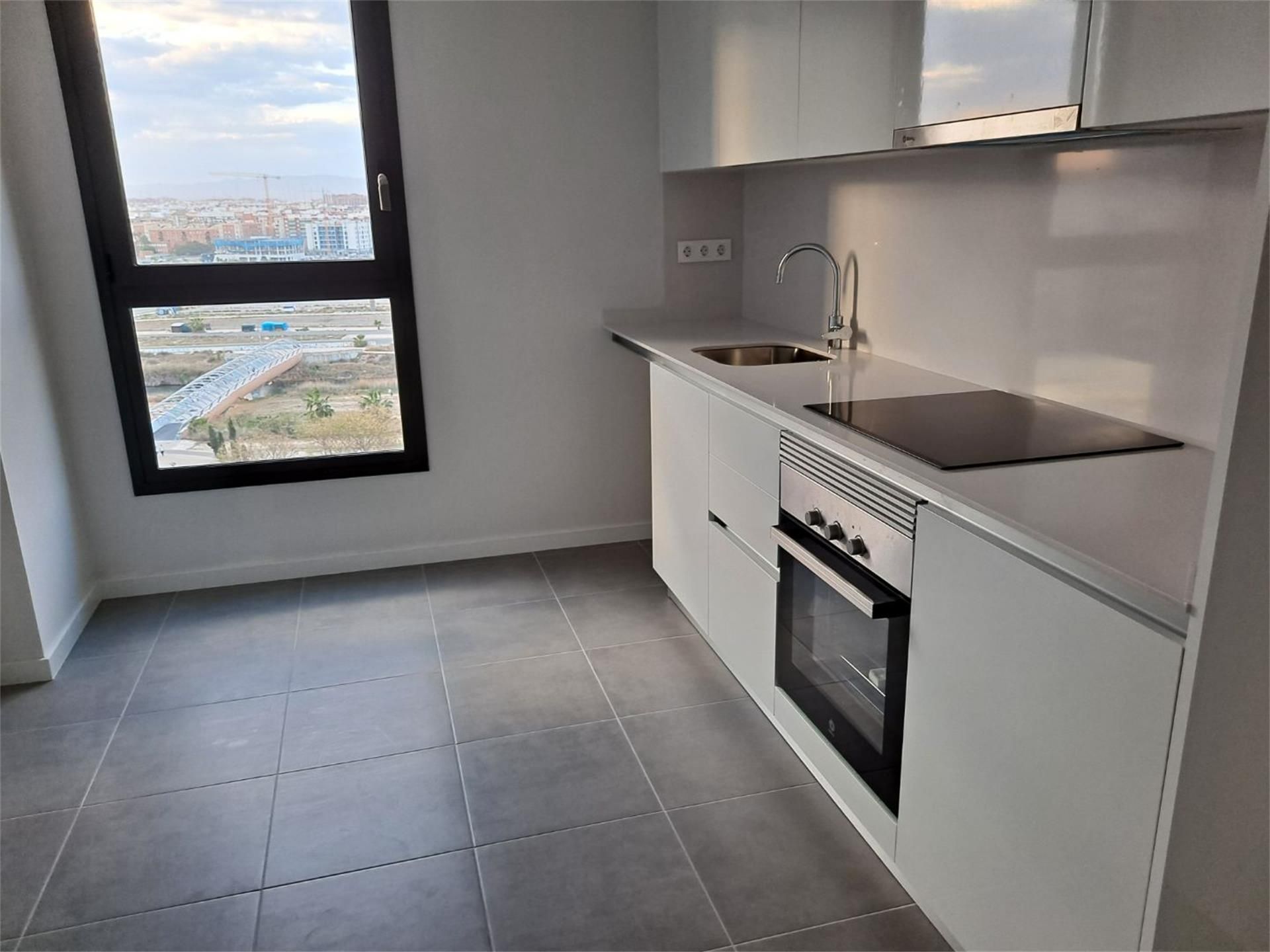Kitchen of Flat to rent in  Valencia Capital  with Air Conditioner, Heating and Private garden