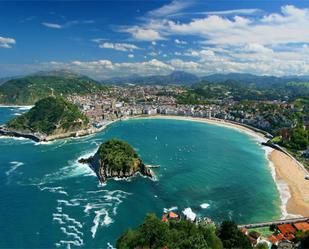 Vista exterior de Casa o xalet en venda en Donostia - San Sebastián  amb Aire condicionat