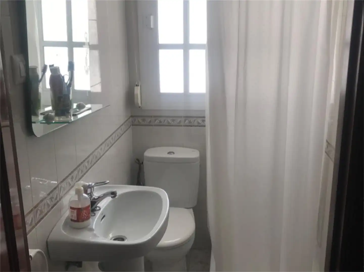 Casa adosada en venta en Calle Velázquez, 3, Algodonales Baño de Casa adosada en venta en Algodonales con Aire acondicionado y Terraza