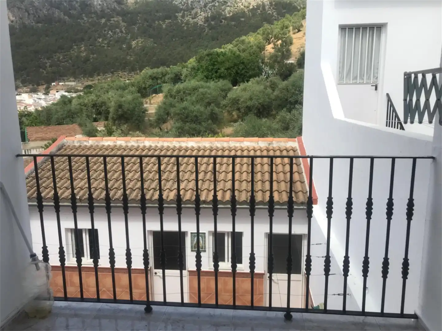 Casa adosada en venta en Calle Velázquez, 3, Algodonales Vista exterior de Casa adosada en venta en Algodonales con Aire acondicionado y Terraza