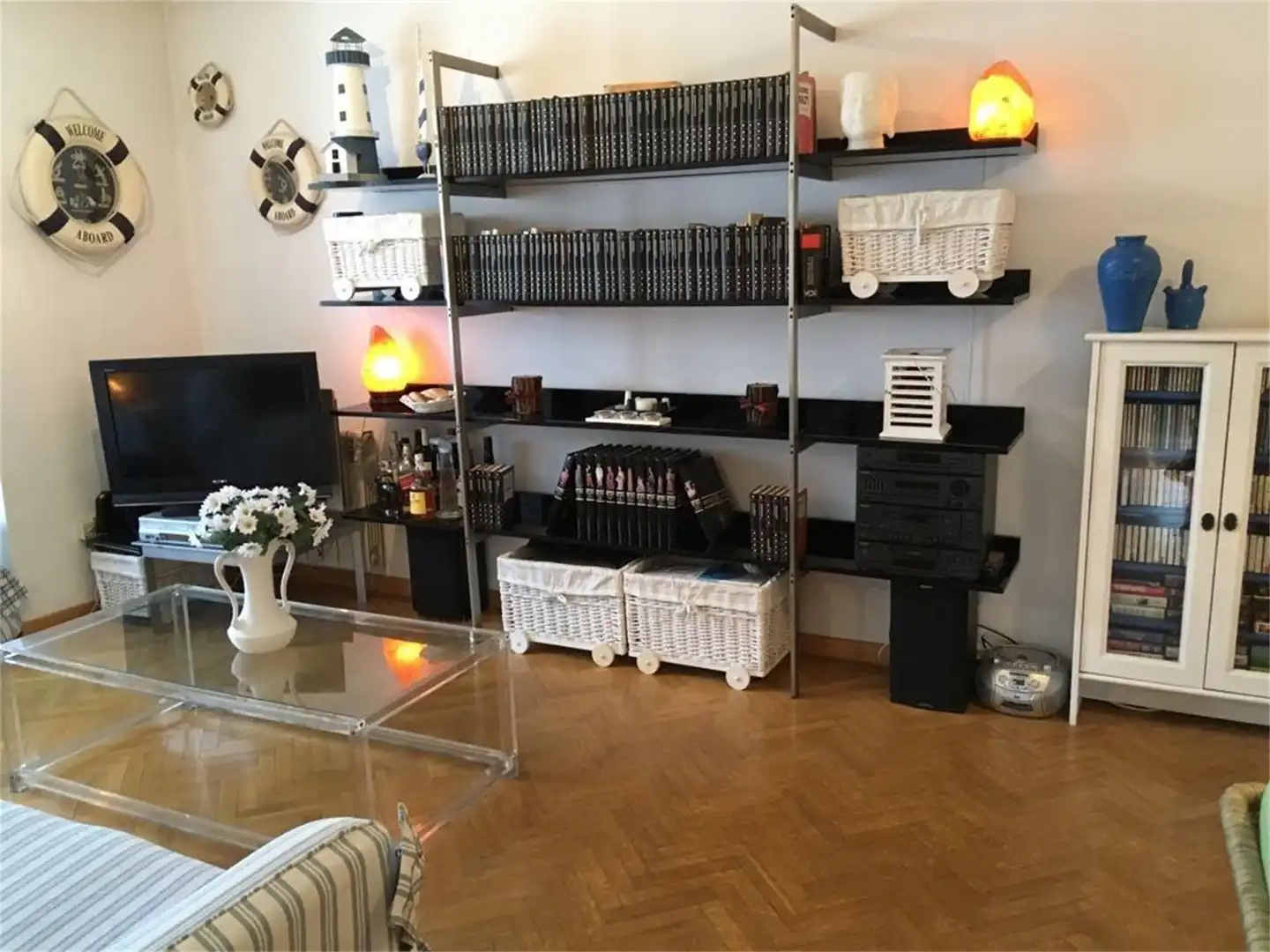 Habitación en Calle de Arturo Soria, 300, Costillares Sala de estar de Piso para compartir en Madrid con Aire acondicionado, Calefacción y Jardín privado