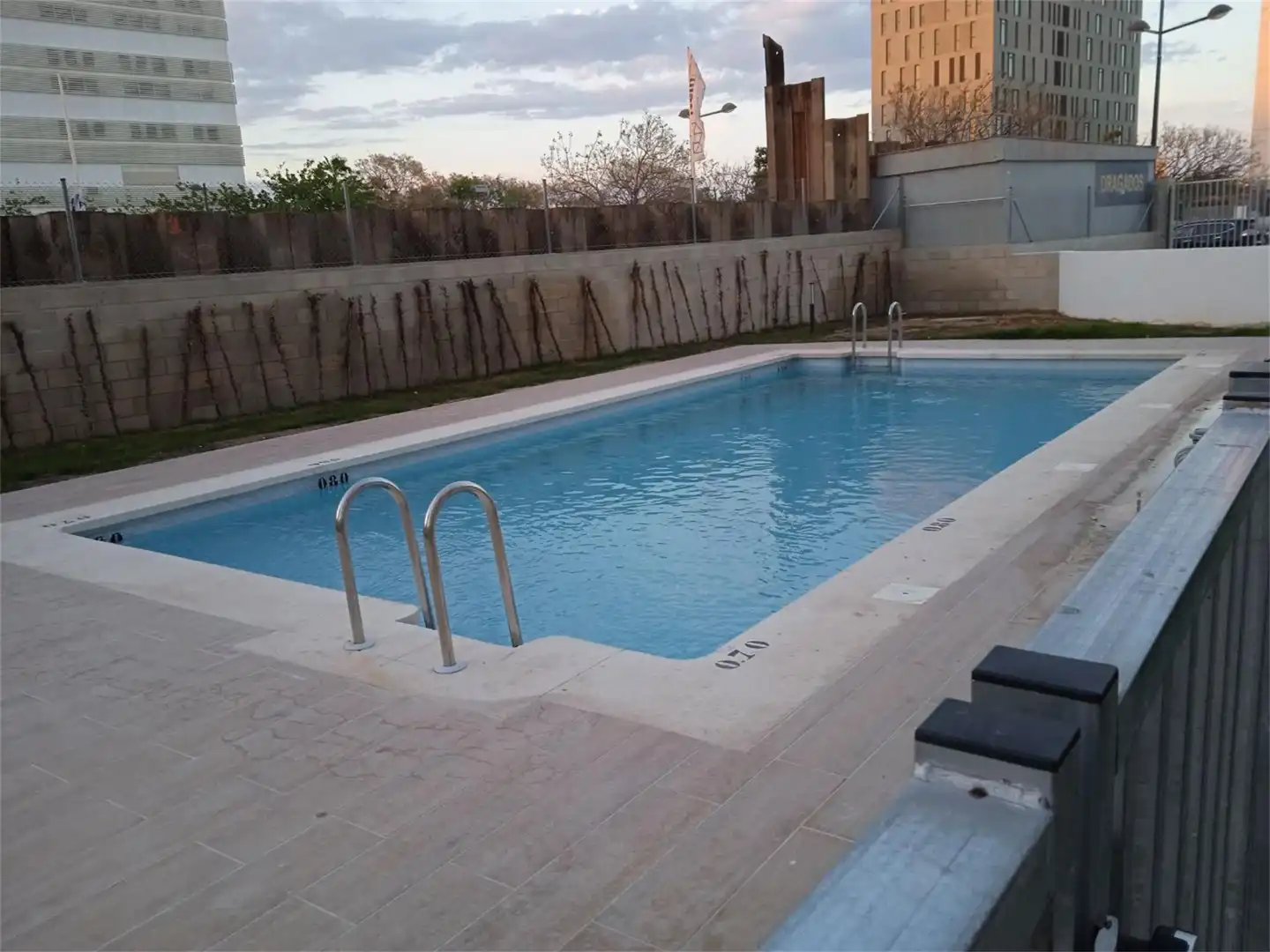 Àtic de lloguer a Carrer de Les Moreres, 15, La Punta Piscina de Àtic de lloguer en Valencia Capital amb Aire condicionat, Terrassa i Piscina