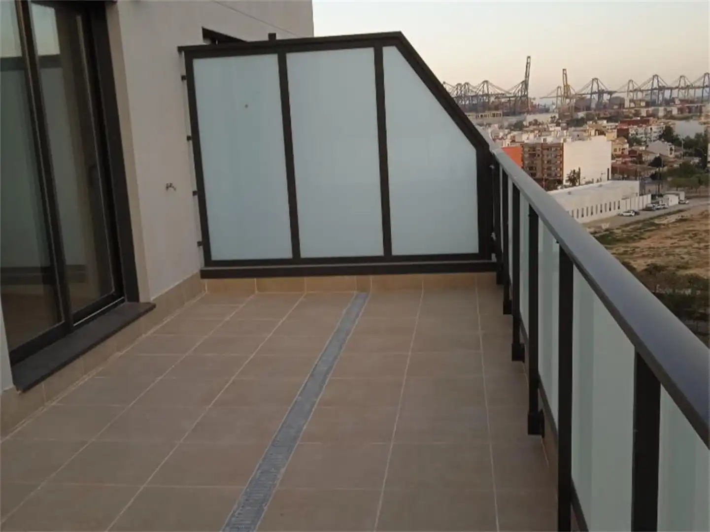 Àtic de lloguer a Carrer de Les Moreres, 15, La Punta Terrassa de Àtic de lloguer en Valencia Capital amb Aire condicionat, Terrassa i Piscina