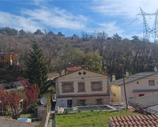 Vista exterior de Casa o xalet en venda en Medina de Pomar amb Calefacció, Jardí privat i Parquet