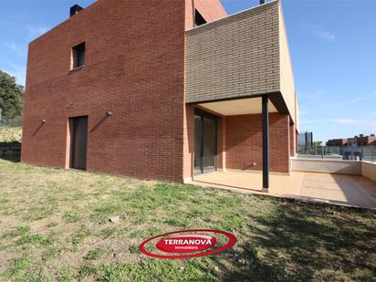 Vista exterior de Casa o xalet en venda en L'Ametlla del Vallès amb Aire condicionat, Calefacció i Jardí privat