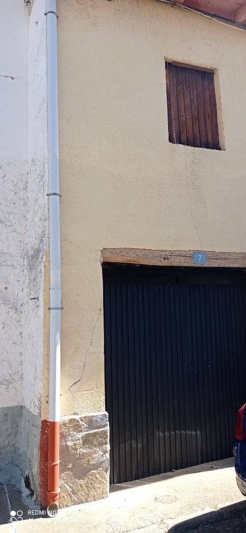 Vista exterior de Casa adosada en venda en Valdevimbre amb Traster, Piscina i Moblat