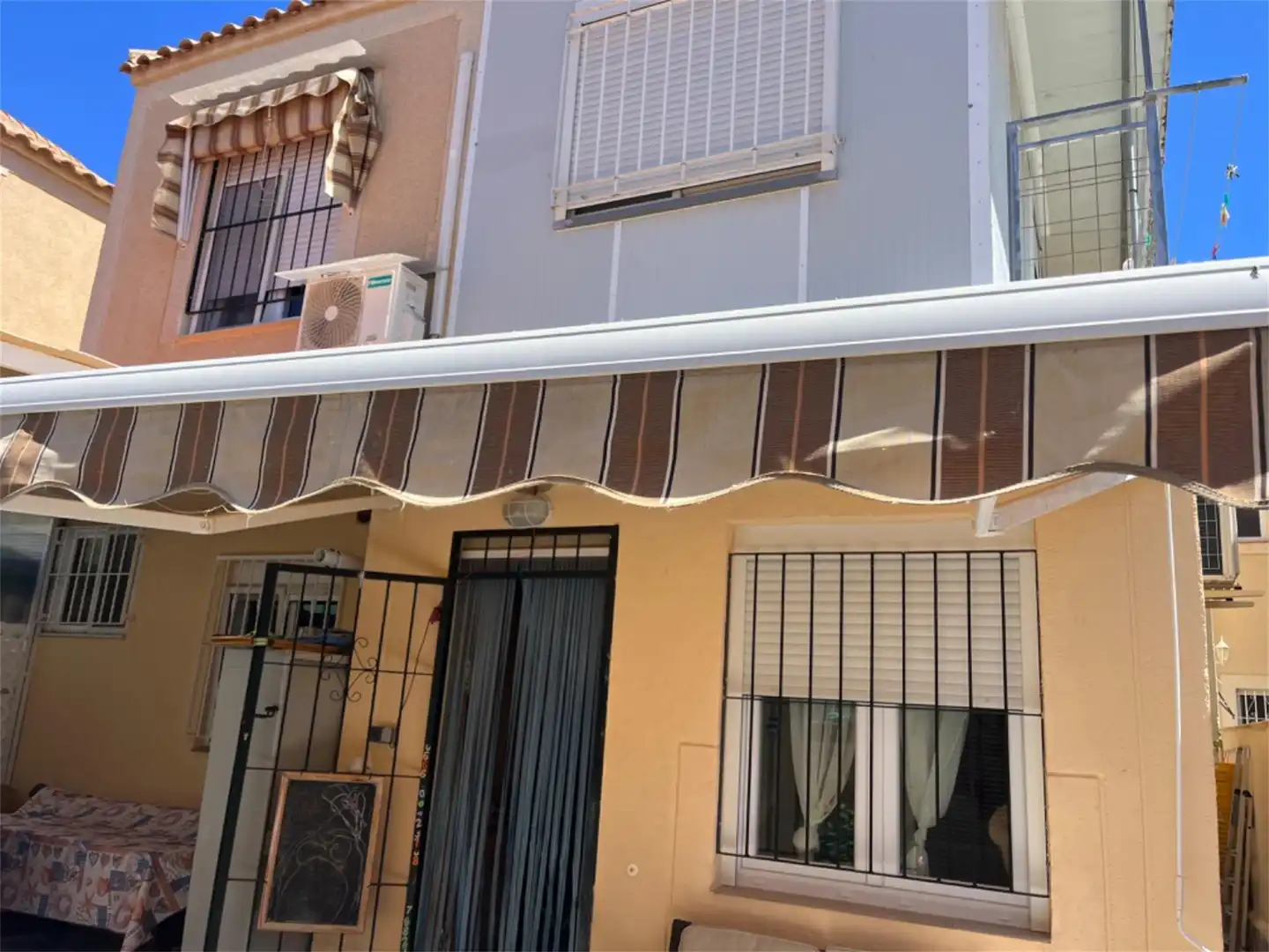 Vista exterior de Dúplex en venta en Torrevieja con Aire acondicionado, Terraza y Trastero