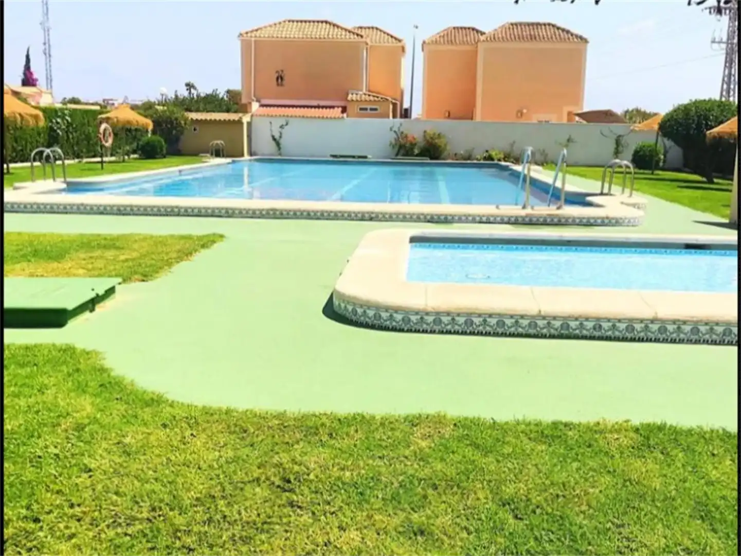 Piscina de Dúplex en venta en Torrevieja con Aire acondicionado, Terraza y Trastero