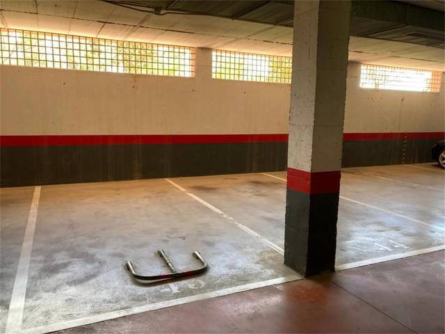 Garaje en Alquiler en Avenida Dolores Rodríguez de Aragón, 3 en El Cónsul - Ciudad Universitaria - El Romeral