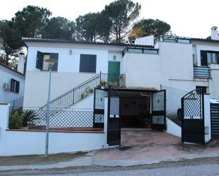 Vista exterior de Casa adosada en venda en  Córdoba Capital amb Aire condicionat, Jardí privat i Terrassa