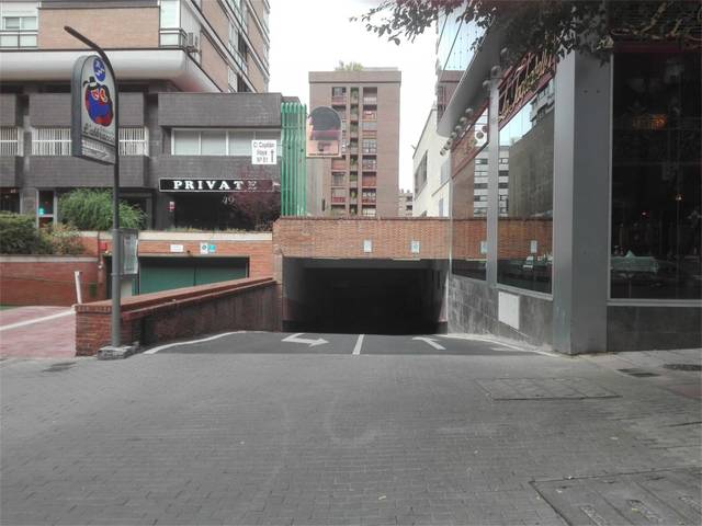 Garaje en Alquiler en Calle del Poeta Joan Maragall, 51 en Castillejos - Cuzco