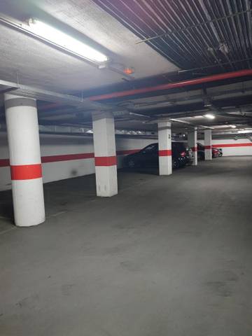 Garaje en Alquiler en Calle Miguel Gila, 8 en Santa Rosa - Valdeolleros