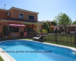 Jardí de Casa o xalet en venda en Baeza amb Aire condicionat, Terrassa i Piscina