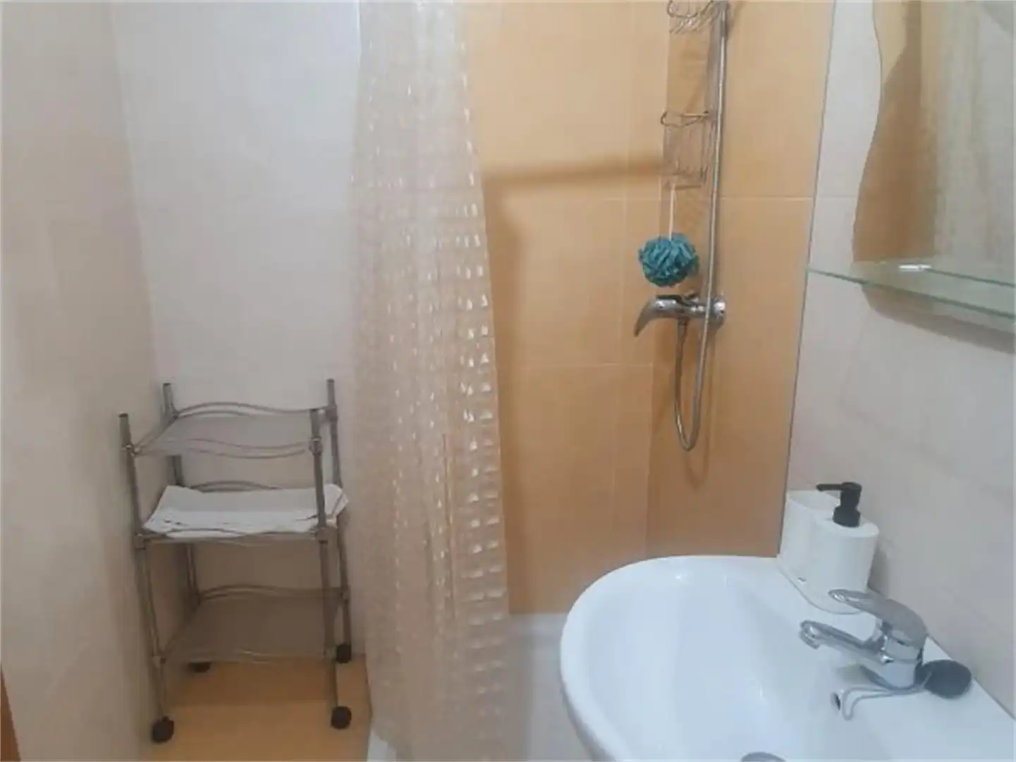 Habitación en Calle Kilimanjaro, 8, Pinar del Jalón Baño de Apartamento para compartir en Valladolid con Calefacción, Jardín privado y Terraza