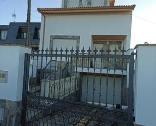 Vista exterior de Casa o xalet en venda en Valderas amb Calefacció, Terrassa i Traster