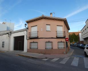 Vista exterior de Casa adosada en venda en Tarancón amb Balcó