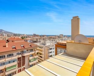 Vista exterior de Àtic en venda en Fuengirola amb Aire condicionat, Terrassa i Piscina