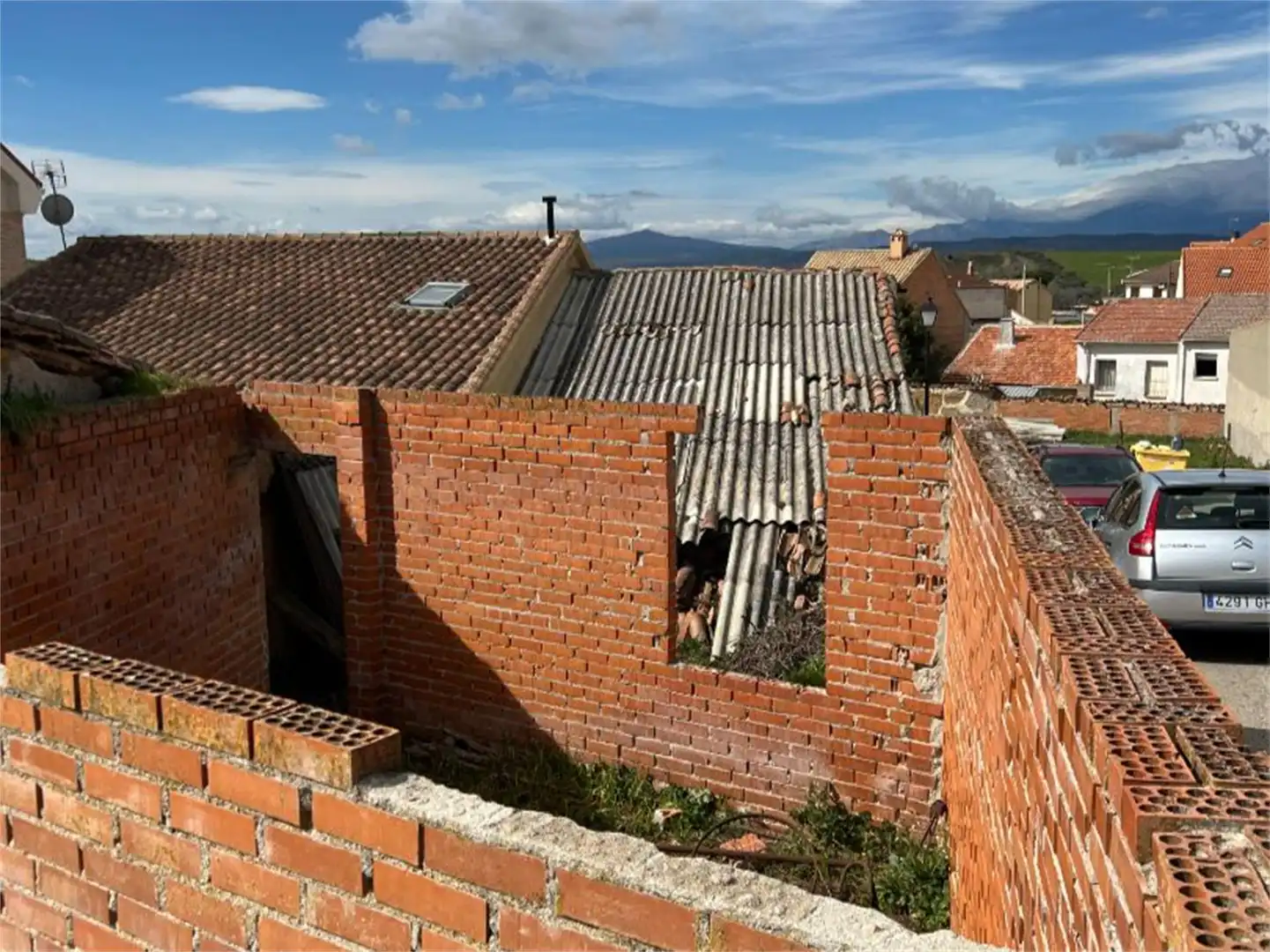 Casa adosada en venda a Calle Alta, 14, Valdepiélagos Vista exterior de Casa adosada en venda en Valdepiélagos amb Jardí privat