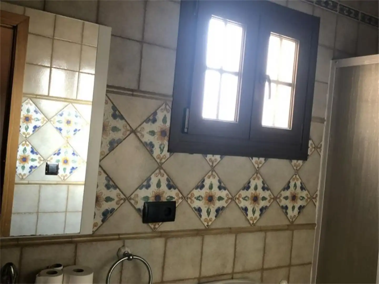 Casa adosada en venta en Calle Carlos Cano, 20, Gibraleón Baño de Casa adosada en venta en Gibraleón con Aire acondicionado y Terraza