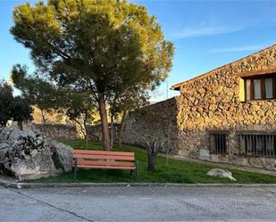 Vista exterior de Casa o xalet en venda en Basardilla amb Jardí privat, Moblat i Balcó