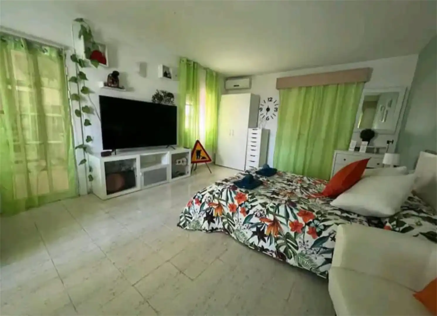 Room in Calle Ramón Matías, 37, Cuesta de la Villa Bedroom of Detached homes for share in Santa Úrsula with Air Conditioner, Private garden and Terrace