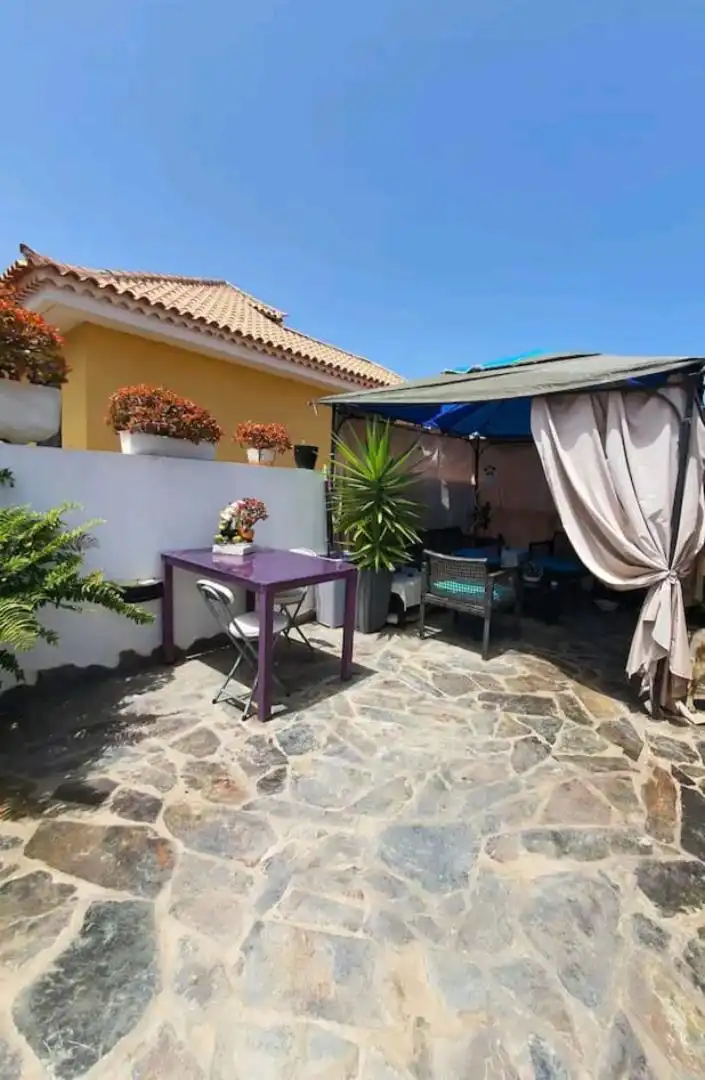 Room in Calle Ramón Matías, 37, Cuesta de la Villa Terrace of Detached homes for share in Santa Úrsula with Air Conditioner, Private garden and Terrace