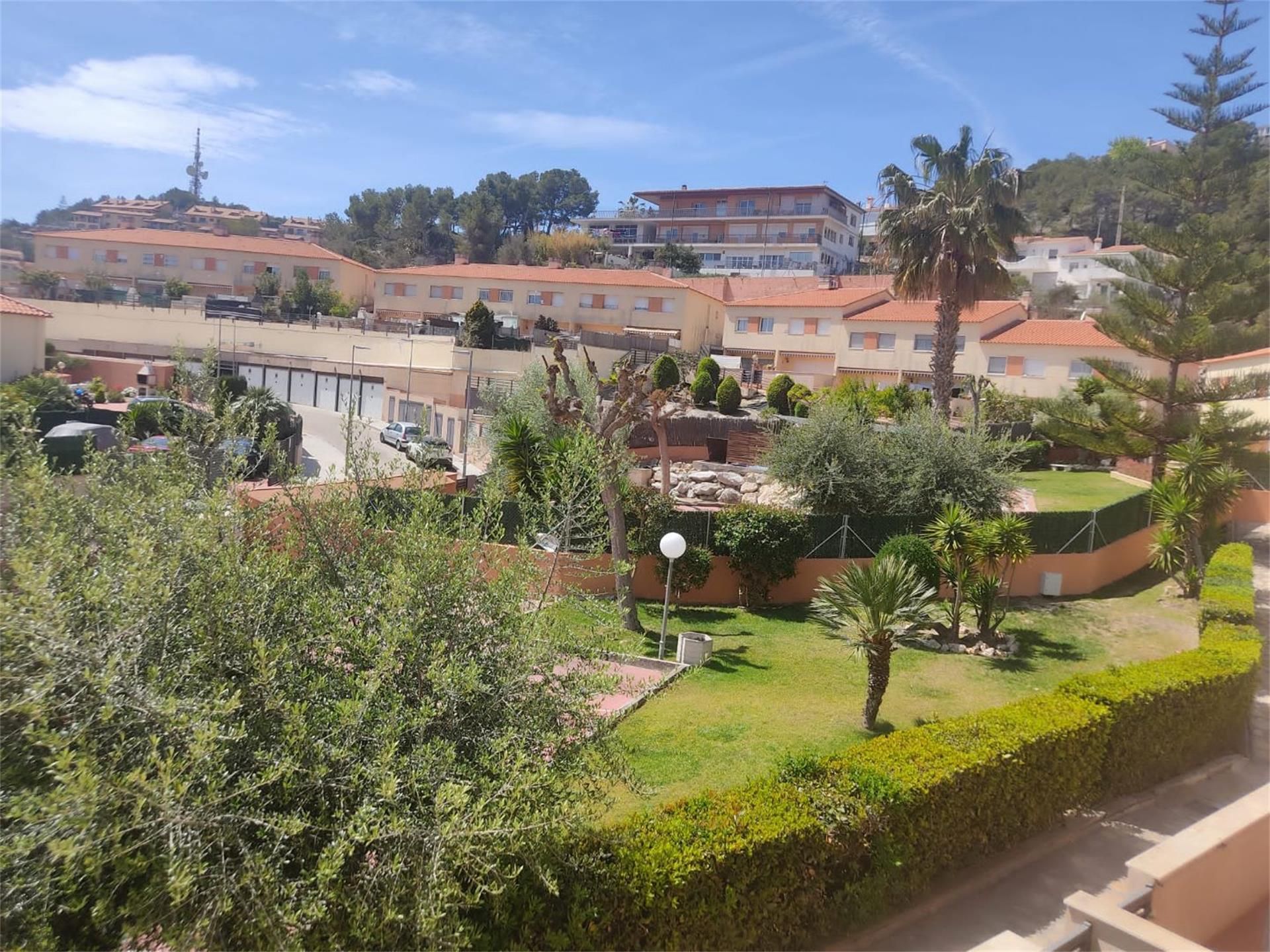 Vista exterior de Casa adosada en venda en Calafell amb Terrassa, Piscina i Balcó