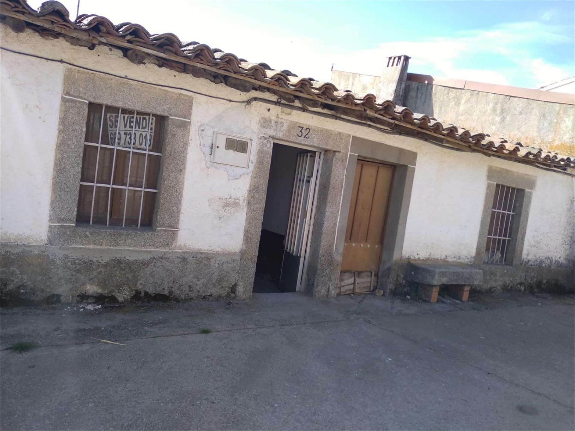 Vista exterior de Casa adosada en venda en Santibáñez de Béjar amb Traster