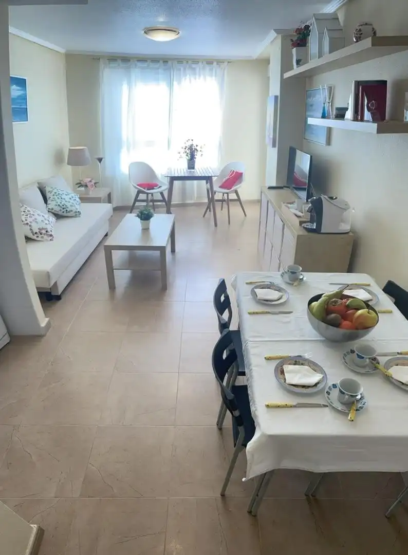 Apartament de lloguer a Calle L, 1a, Tomás Maestre Menjador de Apartament de lloguer en La Manga del Mar Menor amb Terrassa i Balcó