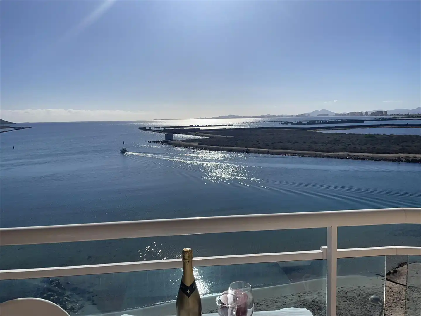 Apartament de lloguer a Calle L, 1a, Tomás Maestre Dormitori de Apartament de lloguer en La Manga del Mar Menor amb Terrassa i Balcó