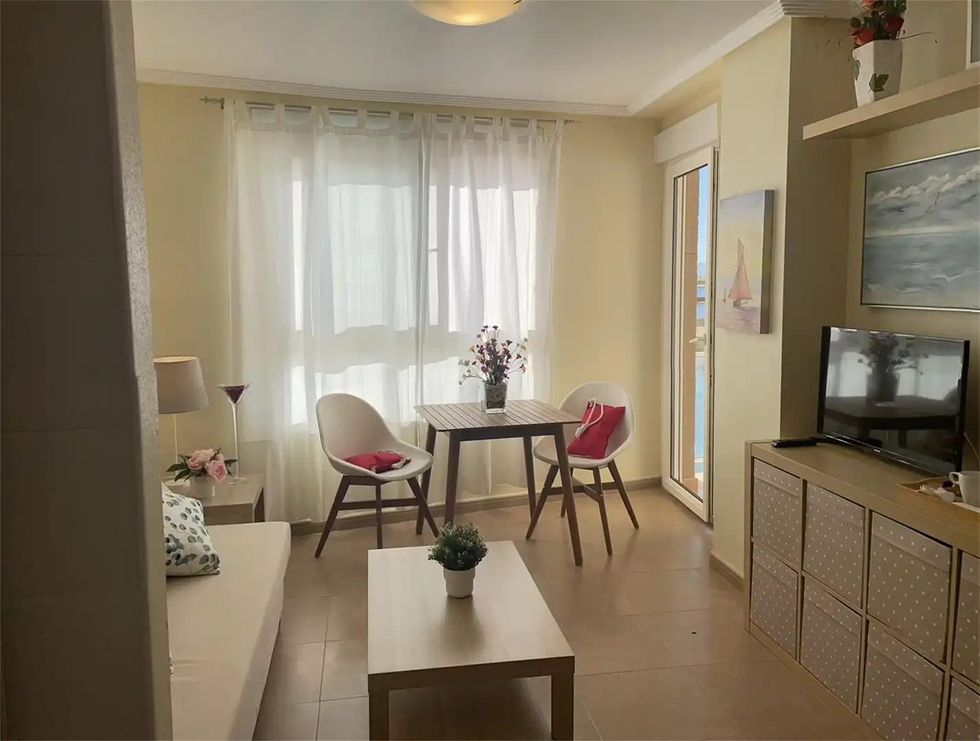 Apartament de lloguer a Calle L, 1a, Tomás Maestre Sala d'estar de Apartament de lloguer en La Manga del Mar Menor amb Terrassa i Balcó