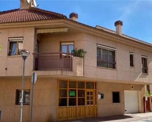 Vista exterior de Casa adosada en venda en Lardero amb Terrassa, Piscina i Balcó