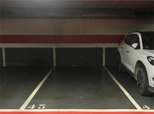 Garaje en Alquiler en Carrer de Biscaia, 384X en Navas