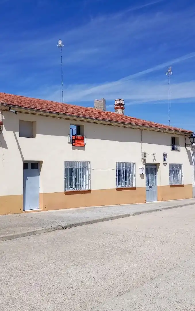 Casa adosada en venta en Calle Cava, 6, Santiago de la Puebla Vista exterior de Casa adosada en venta en Santiago de la Puebla con Calefacción, Trastero y Amueblado