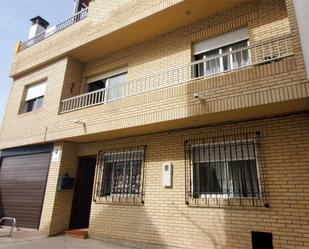 Vista exterior de Casa adosada en venda en Almuñécar amb Terrassa i Balcó