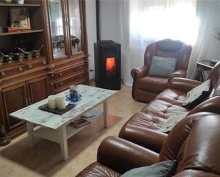 Living room of Single-family semi-detached for sale in Olivares de Duero