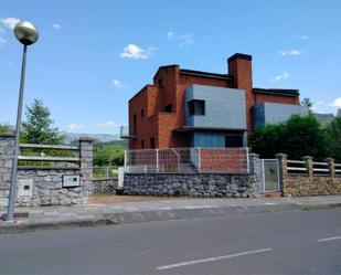 Exterior view of House or chalet for sale in Sopuerta  with Terrace and Balcony