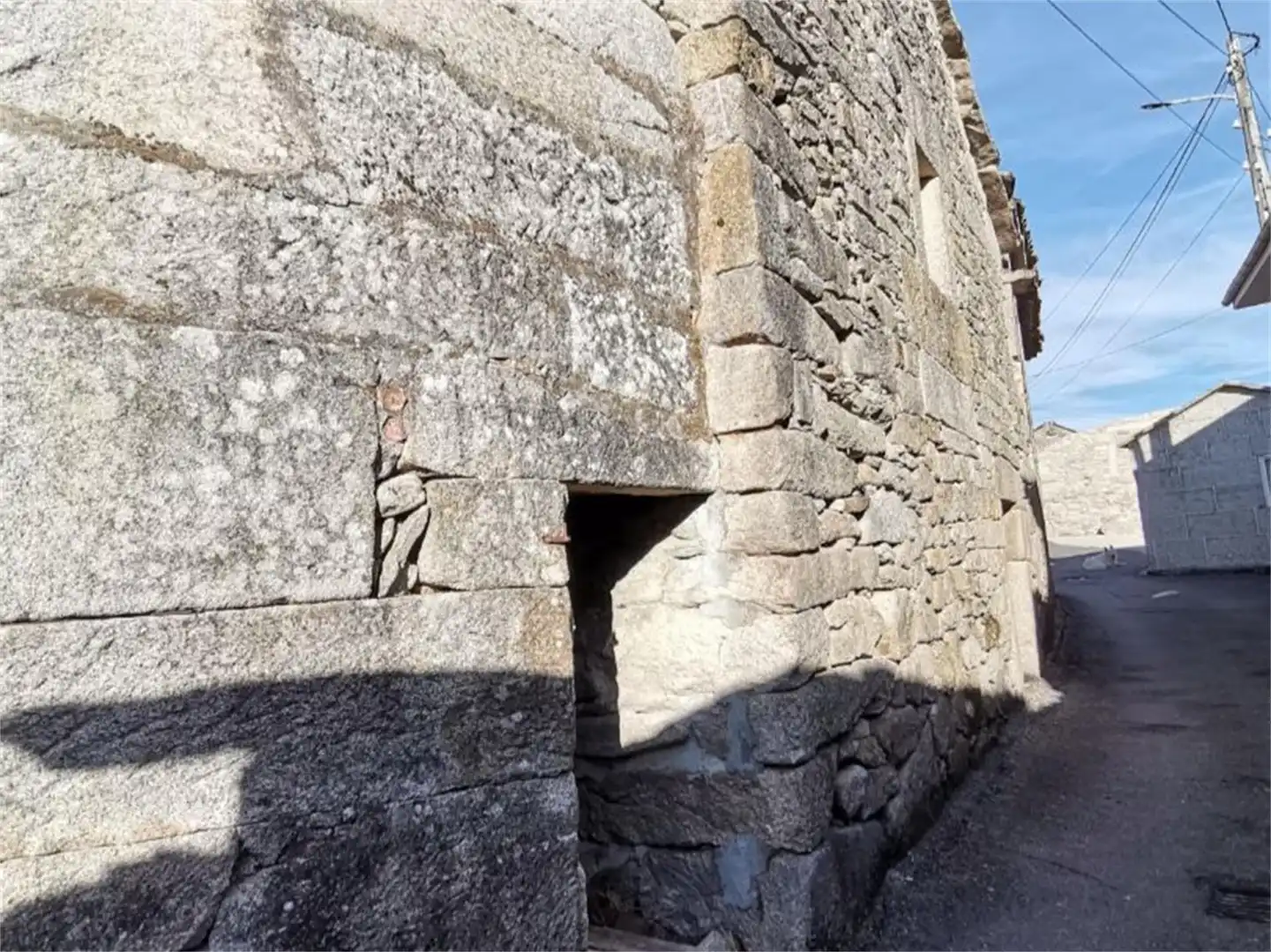 Außenansicht von Einfamilien-Reihenhaus zum Verkauf in San Cristovo de Cea