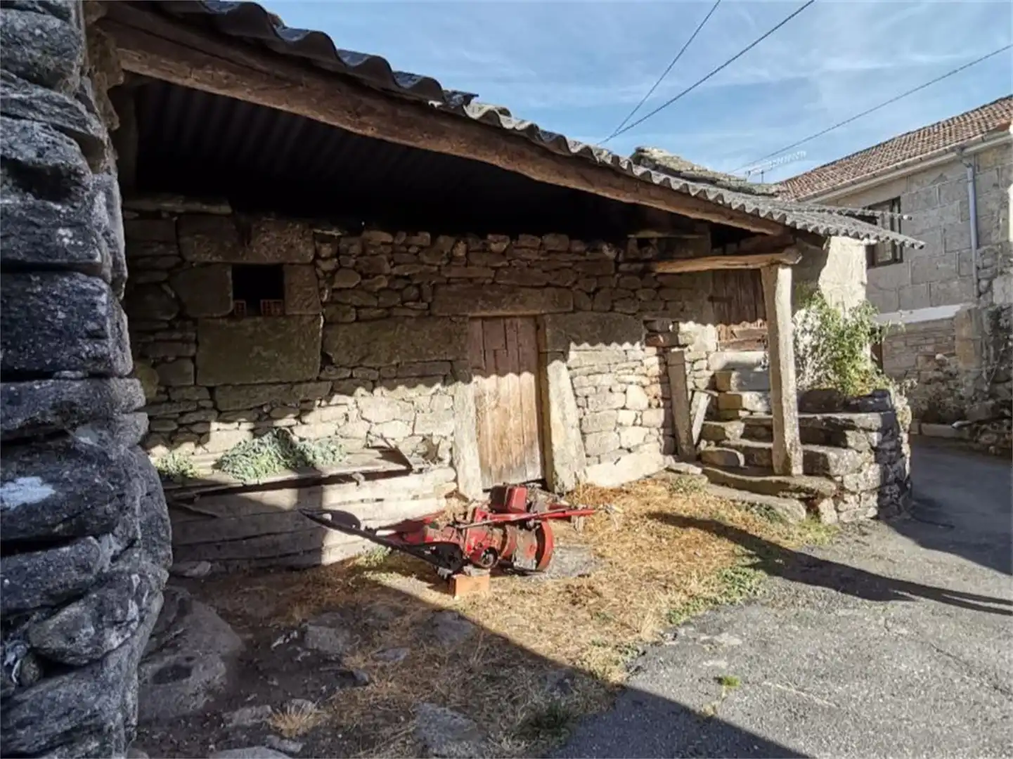 Außenansicht von Einfamilien-Reihenhaus zum Verkauf in San Cristovo de Cea
