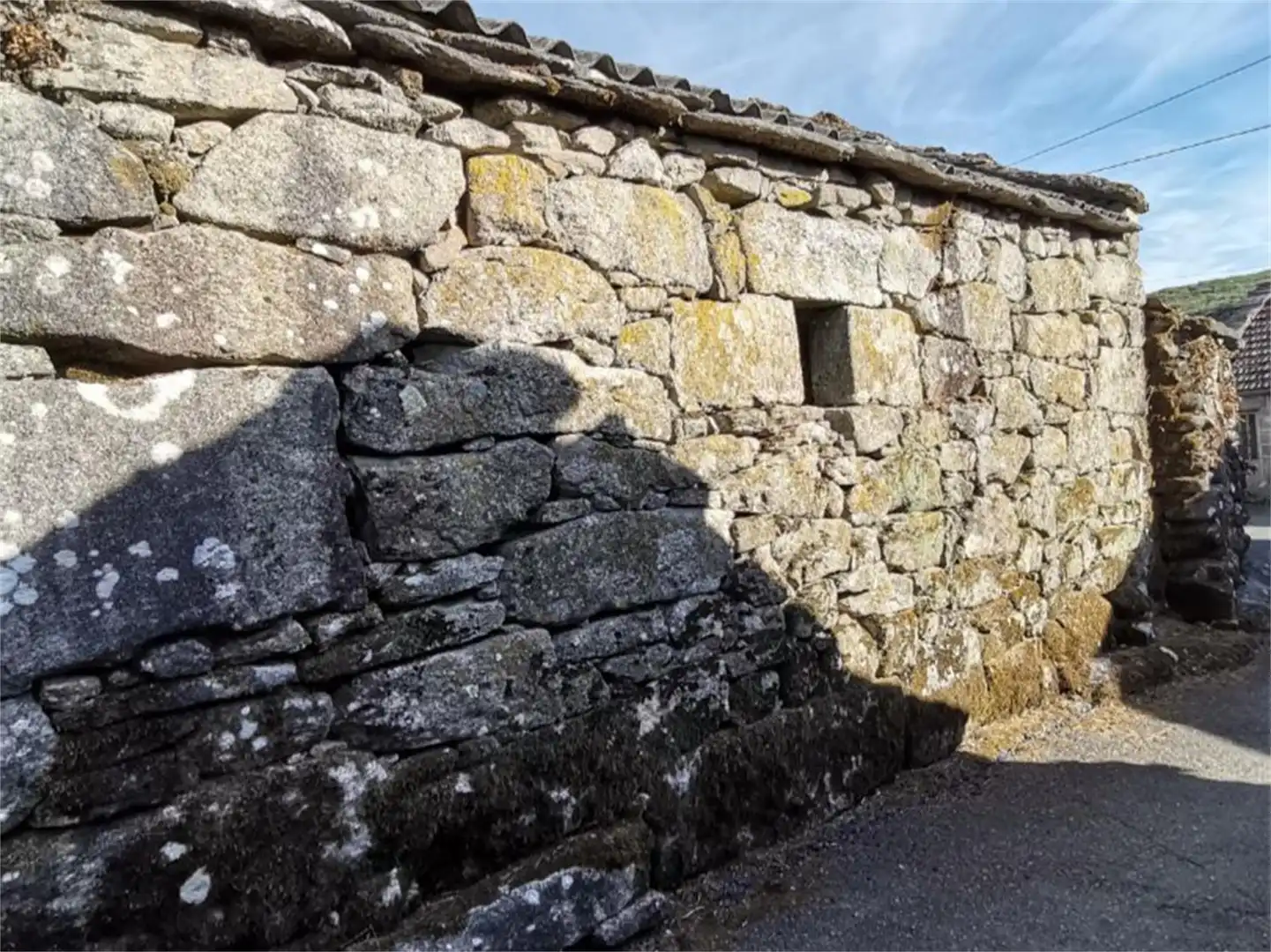 Außenansicht von Einfamilien-Reihenhaus zum Verkauf in San Cristovo de Cea