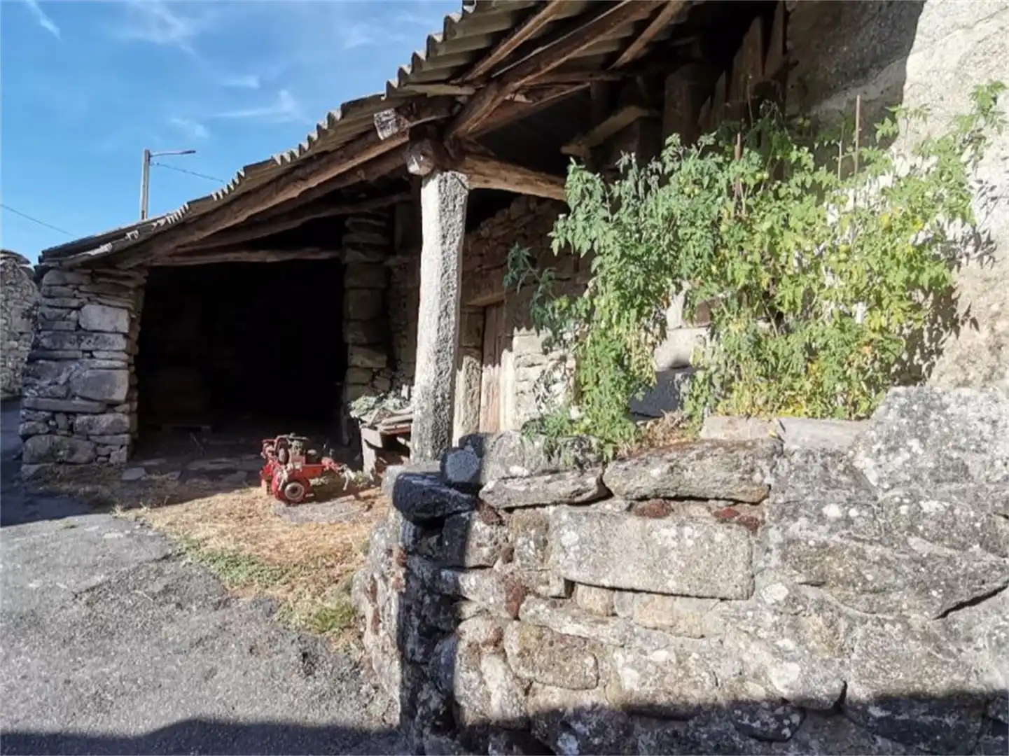 Außenansicht von Einfamilien-Reihenhaus zum Verkauf in San Cristovo de Cea
